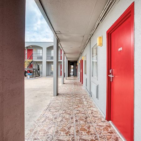Oyo Hotel San Antonio Lackland Air Force Base West Екстериор снимка