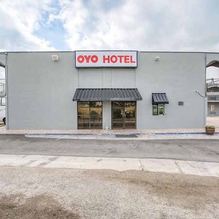 Oyo Hotel San Antonio Lackland Air Force Base West Екстериор снимка