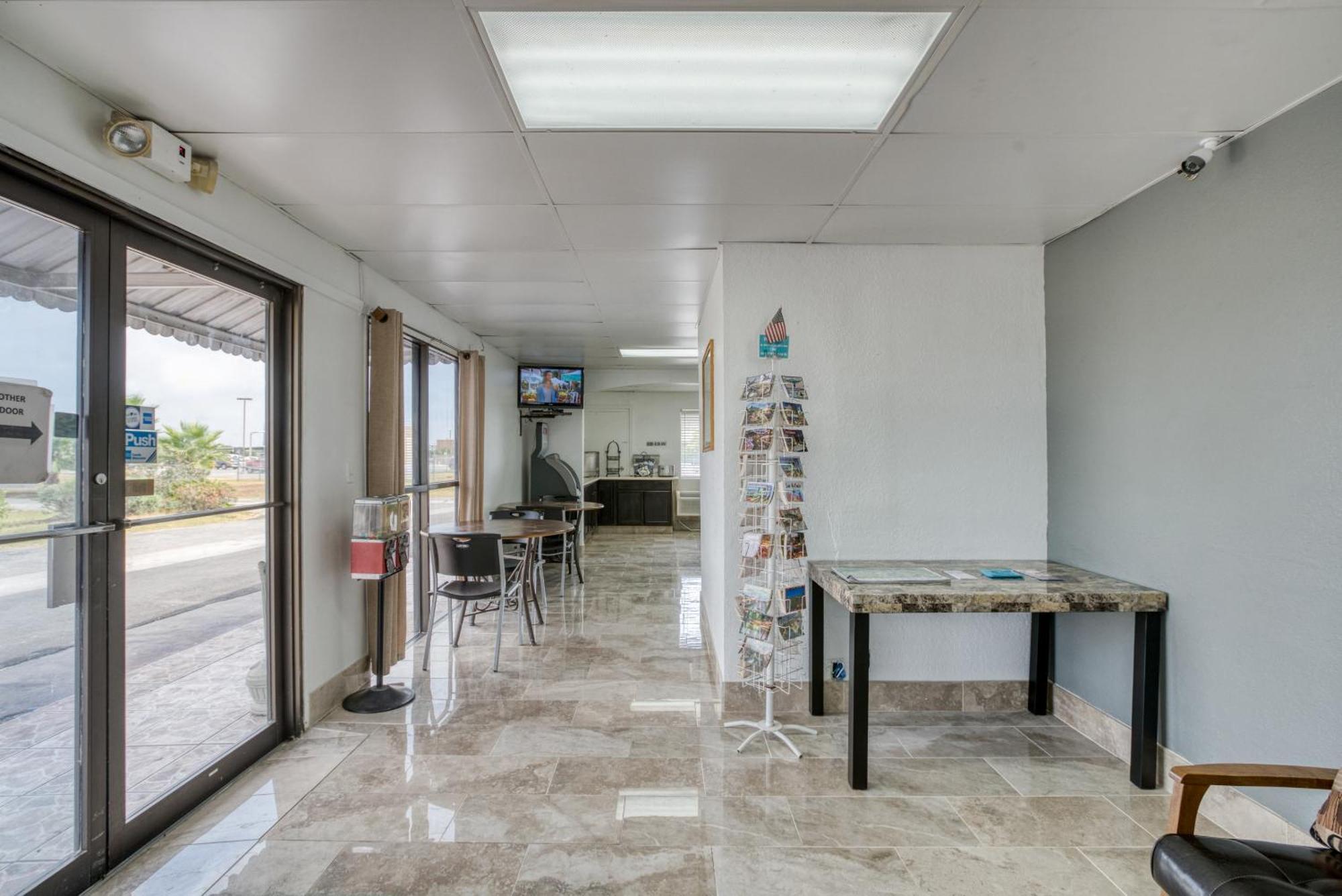 Oyo Hotel San Antonio Lackland Air Force Base West Екстериор снимка