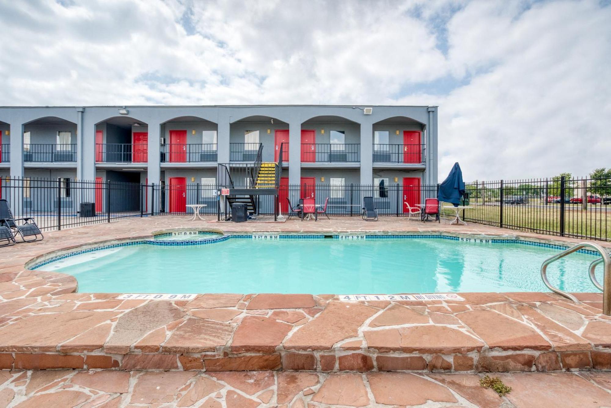 Oyo Hotel San Antonio Lackland Air Force Base West Екстериор снимка