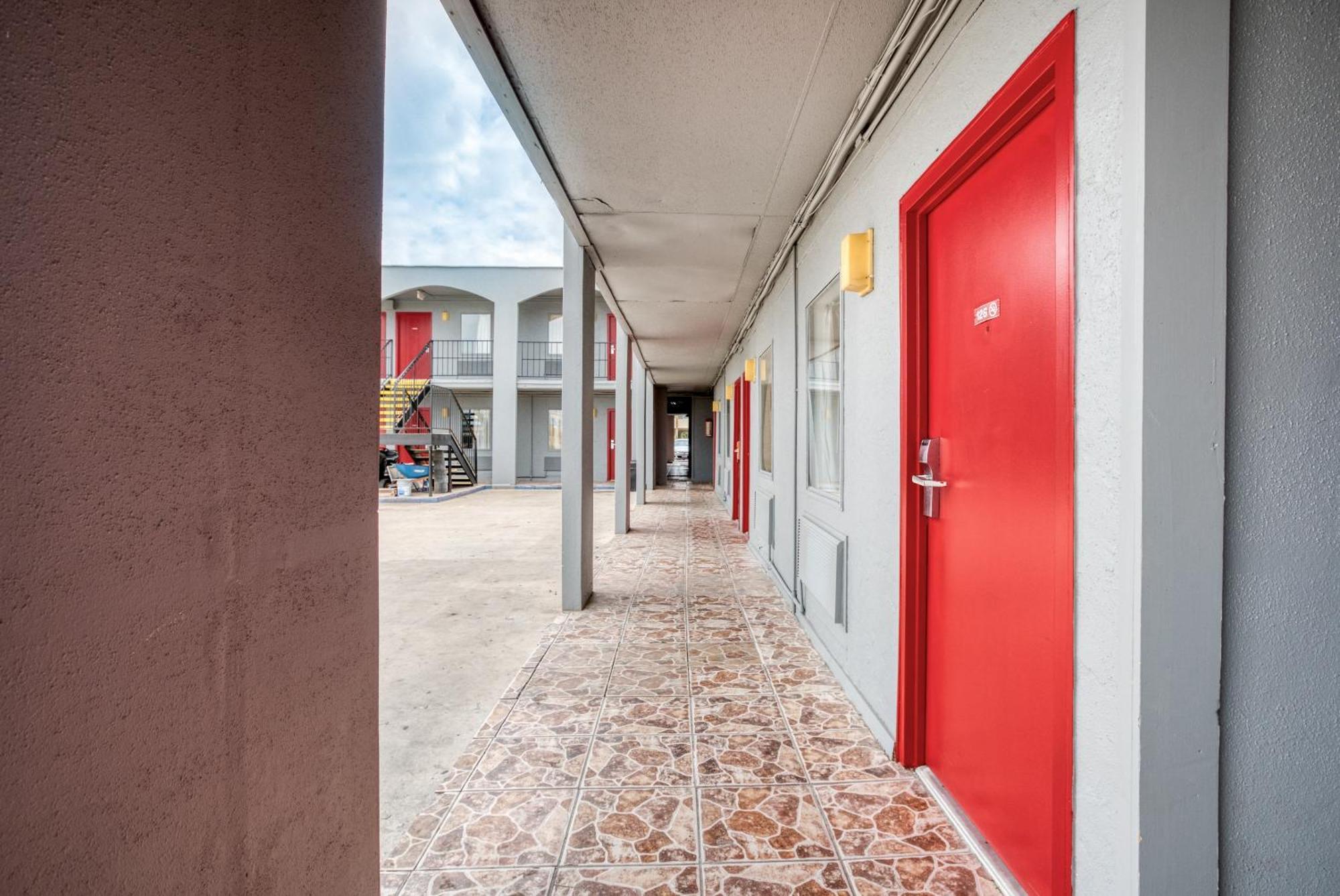 Oyo Hotel San Antonio Lackland Air Force Base West Екстериор снимка
