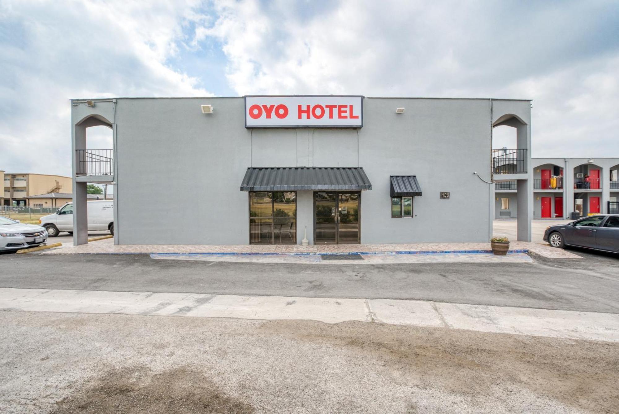 Oyo Hotel San Antonio Lackland Air Force Base West Екстериор снимка