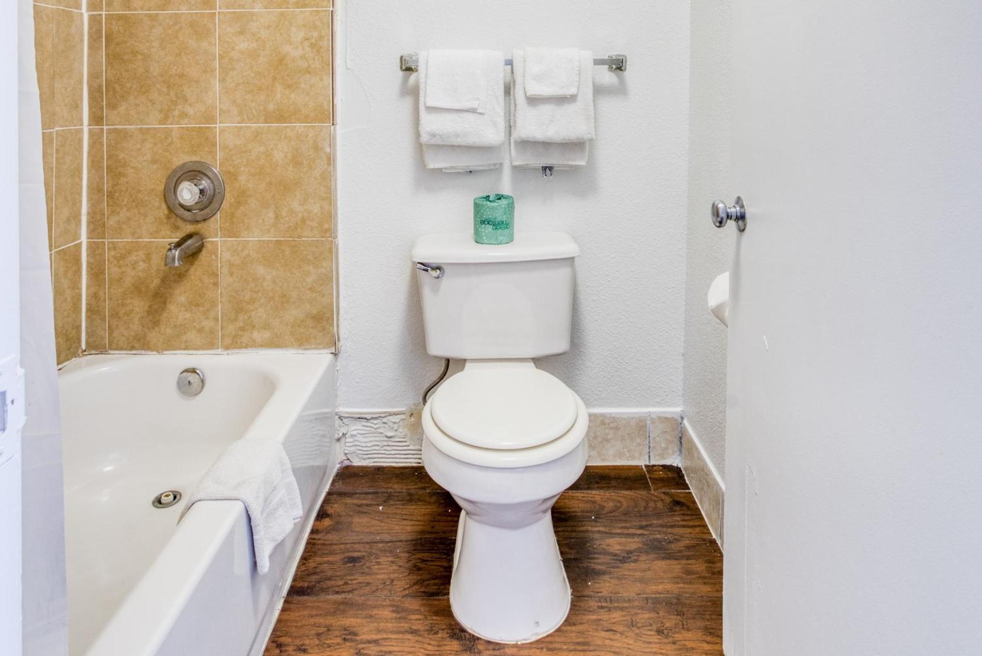 Oyo Hotel San Antonio Lackland Air Force Base West Екстериор снимка