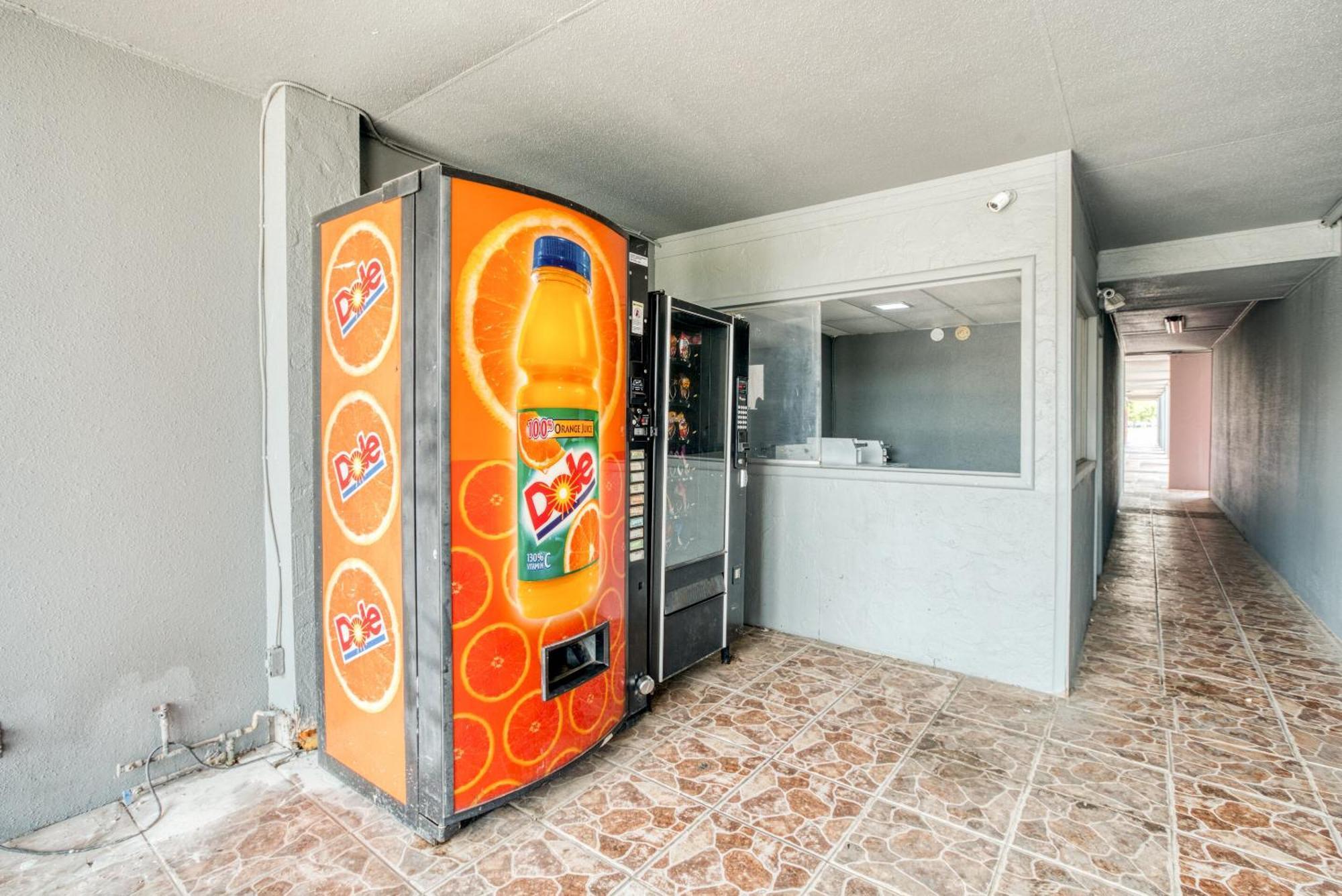 Oyo Hotel San Antonio Lackland Air Force Base West Екстериор снимка