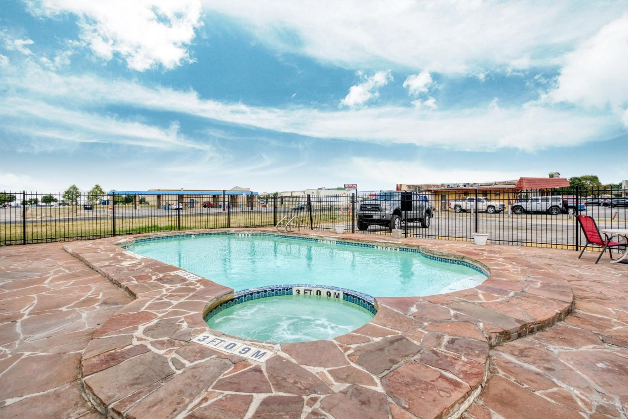 Oyo Hotel San Antonio Lackland Air Force Base West Екстериор снимка