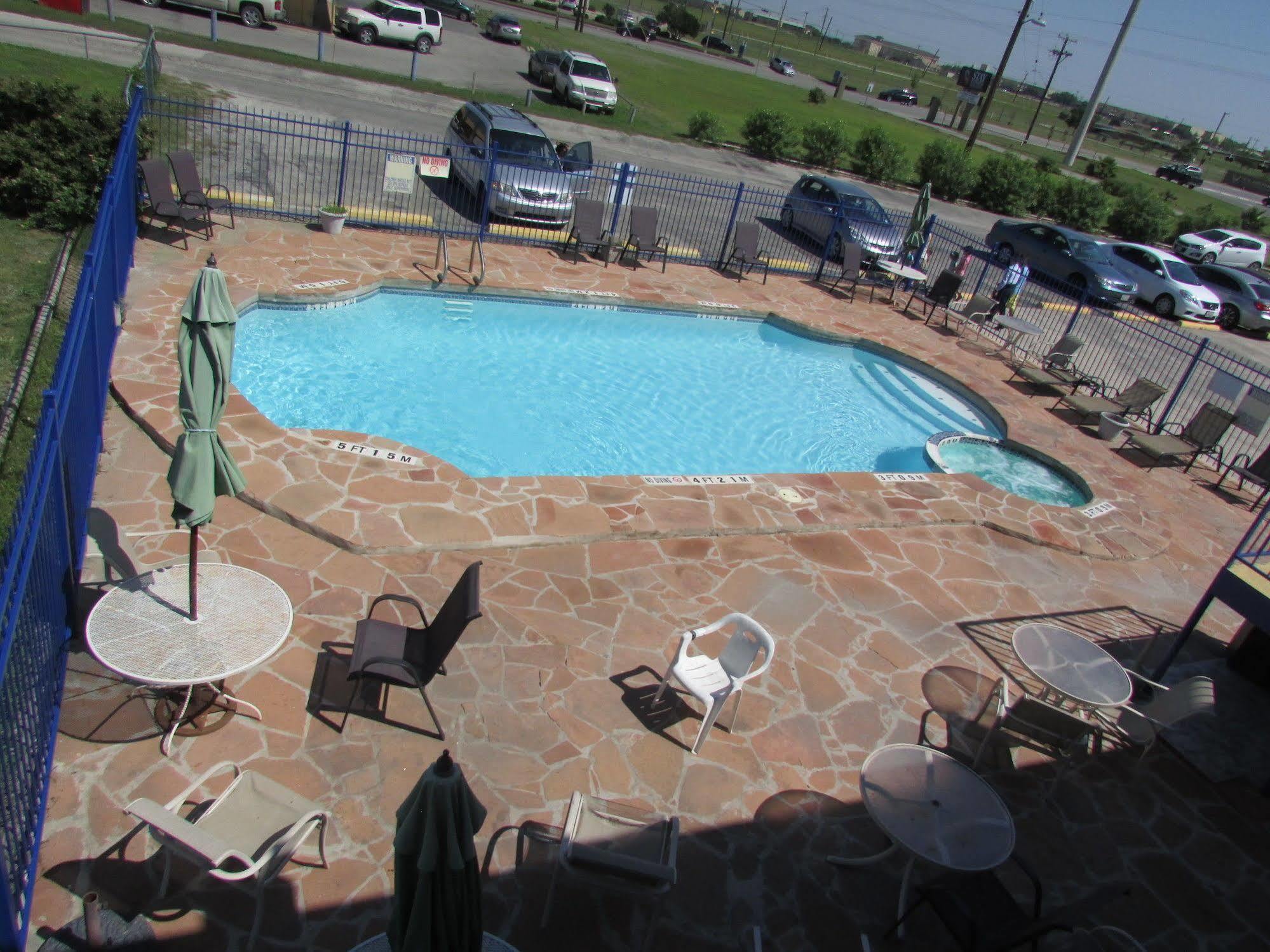 Oyo Hotel San Antonio Lackland Air Force Base West Екстериор снимка