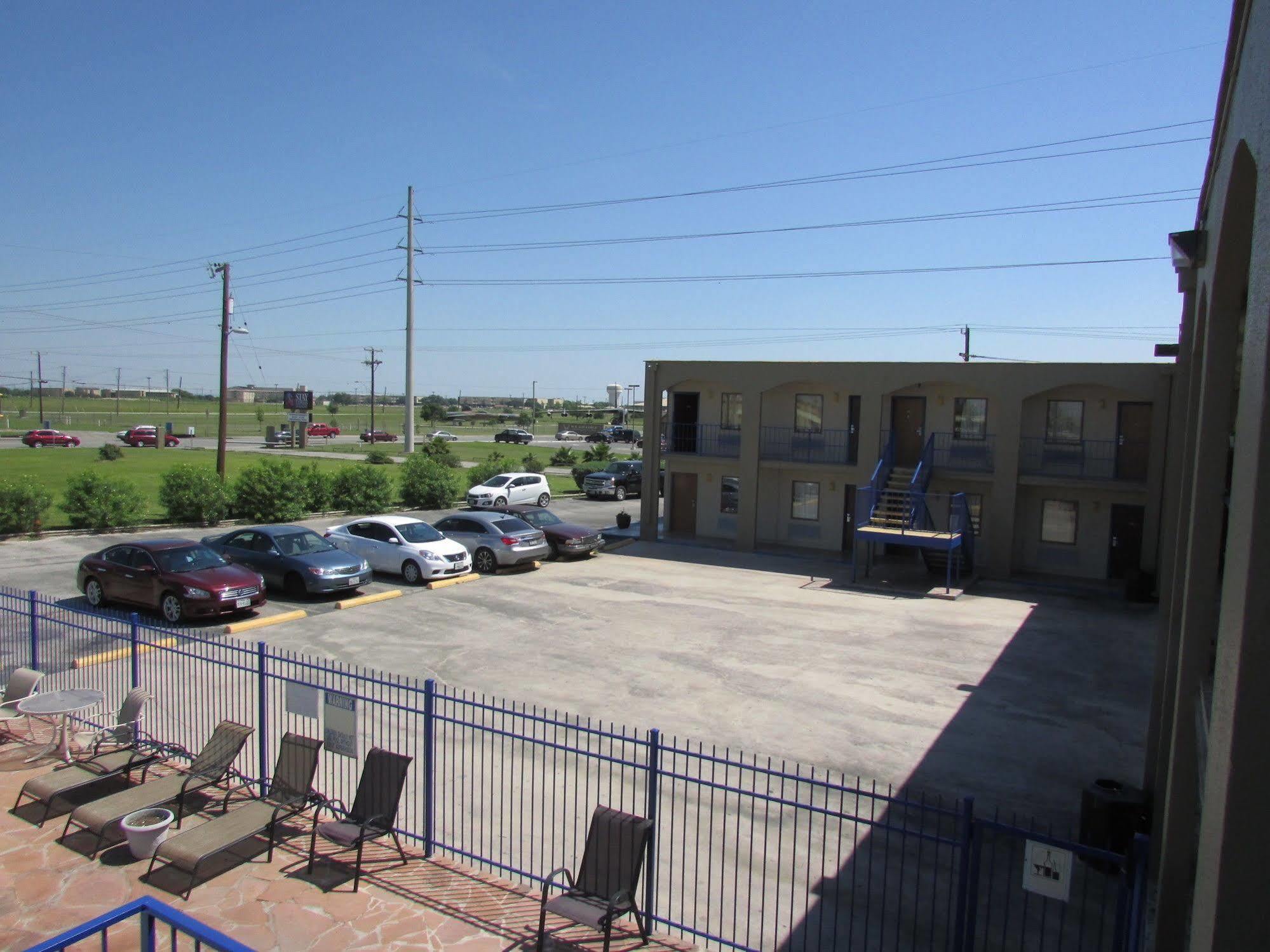 Oyo Hotel San Antonio Lackland Air Force Base West Екстериор снимка